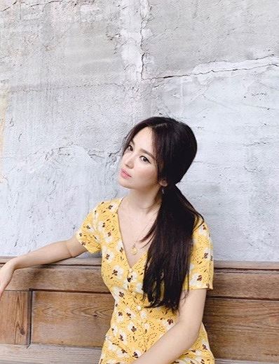 Song Hye Kyo mắt khói hay bánh bèo đều quá xinh đẹp - 9