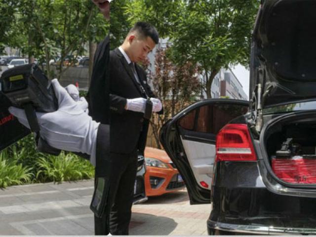 Bạn trẻ - Cuộc sống - Shipper chất lừ: Nhảy bungee 300m, đi "Mẹc" để giao hàng cho khách