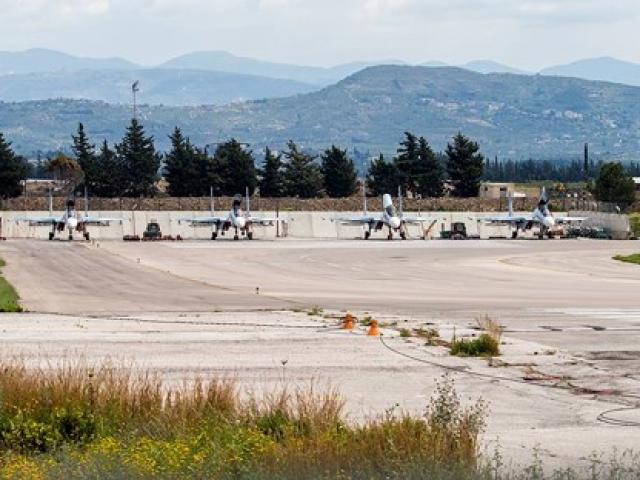 Thế giới - Khủng bố tấn công căn cứ Syria, Nga nhọc nhằn chống đỡ