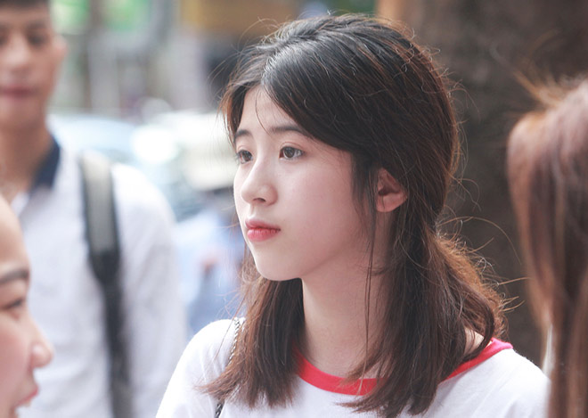 Dàn gái xinh thi THPT Quốc gia 2019 gây chú ý vì nhan sắc xinh đẹp - 1