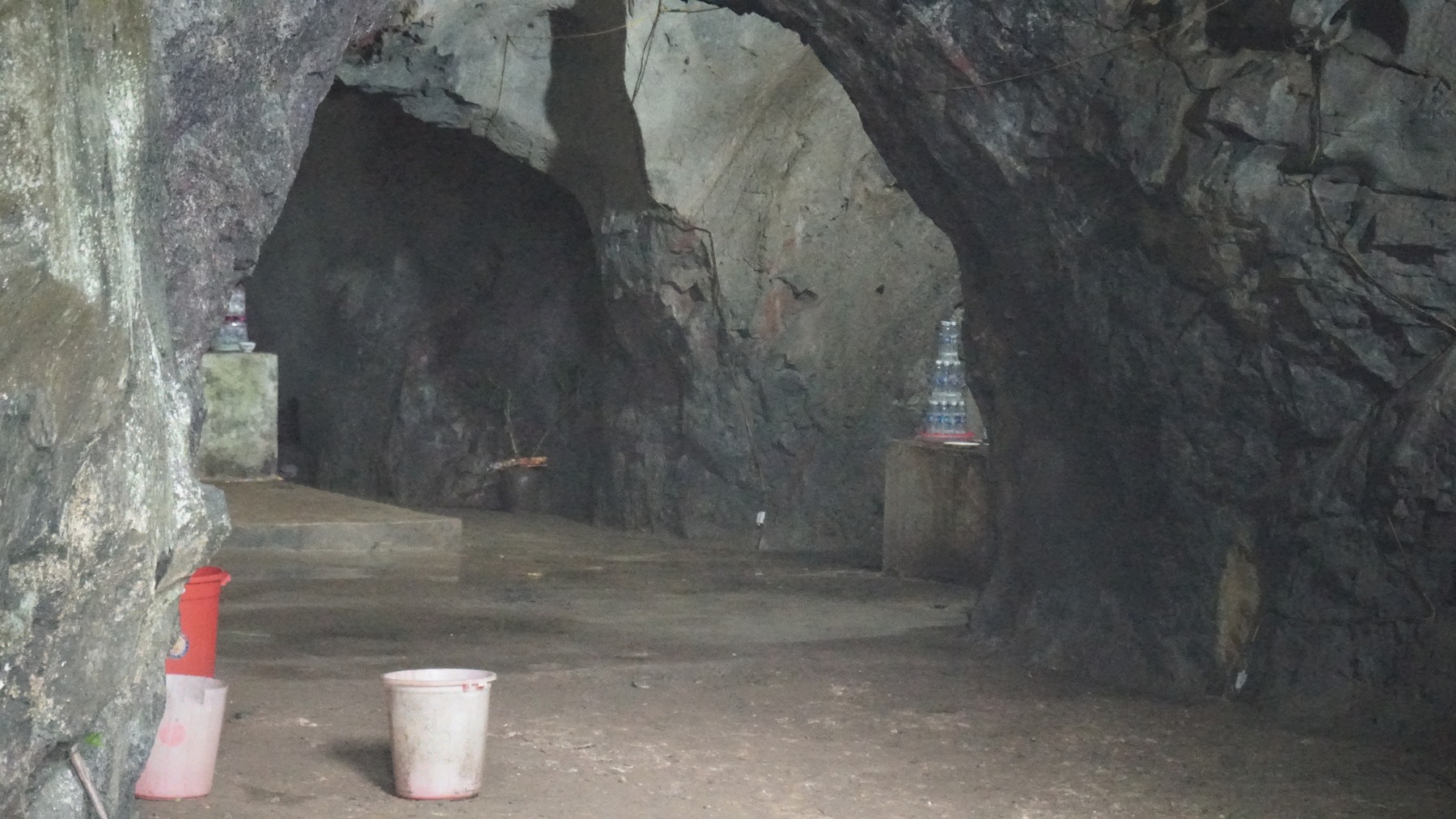 Ngôi chùa kỳ bí chứa cổ vật từ vạn năm trước: Khám phá hang xương trong lòng núi đá - 11