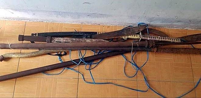 Bị phát hiện bán ma túy, rút kiếm chém cảnh sát - 3