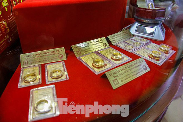 Phố vàng Hà thành ra sao khi giá vàng tăng vọt như "tên lửa"? - 13