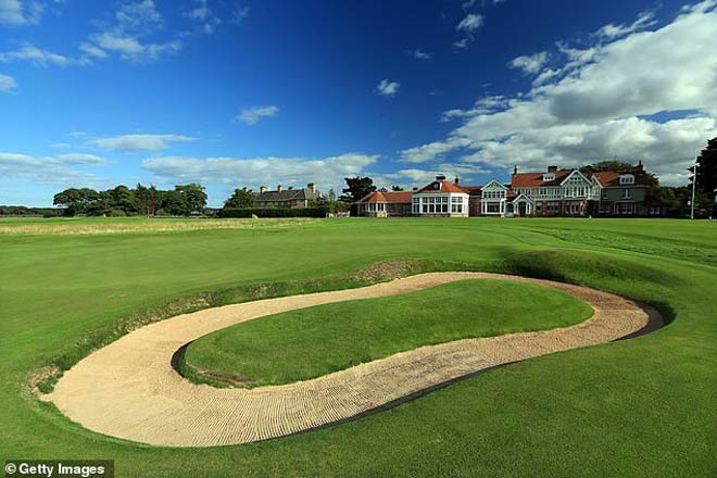 "Phát hiện" vùng đất 275 năm toàn đàn ông "sống": 12 nữ VĐV quá may mắn - 2