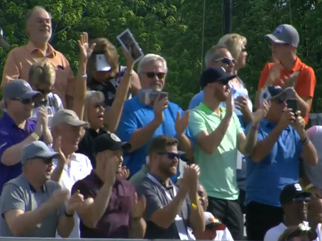 Thể thao - Trầm trồ cú "nã đại bác" từ khoảng cách 111m: Cả sân phải đứng dậy vỗ tay