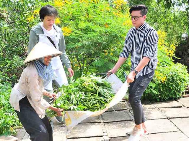 Giải trí - Quách Ngọc Tuyên ra chợ bán rau giúp bà cụ 75 tuổi và cái kết bất ngờ