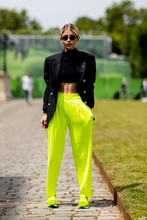 10 công thức mix áo crop top mùa hè mát và sành điệu - 9
