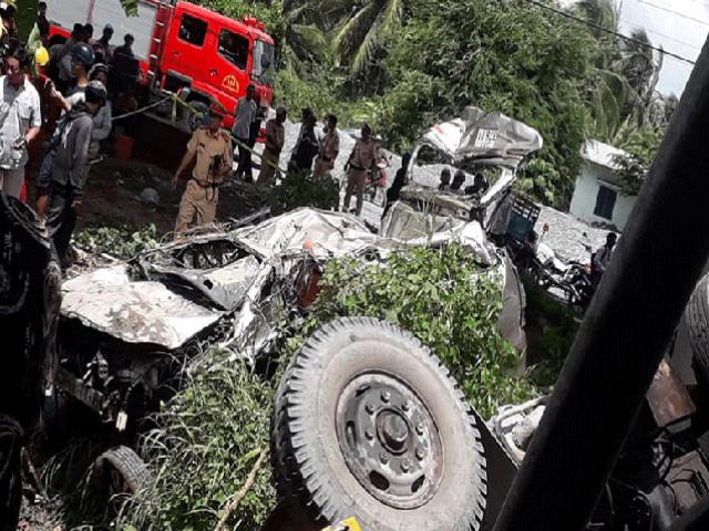 Tin tức trong ngày - Nóng 24h qua: 3 người trong xe 7 chỗ rơi khỏi cầu Hàm Luông đã tử vong