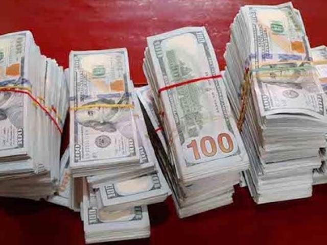 Kinh doanh - Bọc tiền gần nửa triệu USD bỏ rơi ở bờ kênh miền Tây không ai nhận
