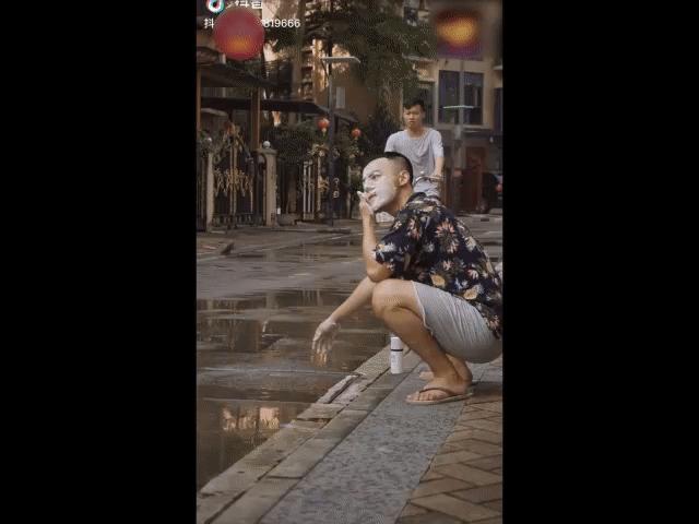 Video Clip Cười - Chàng trai hướng dẫn bí quyết rửa mặt đúng cách