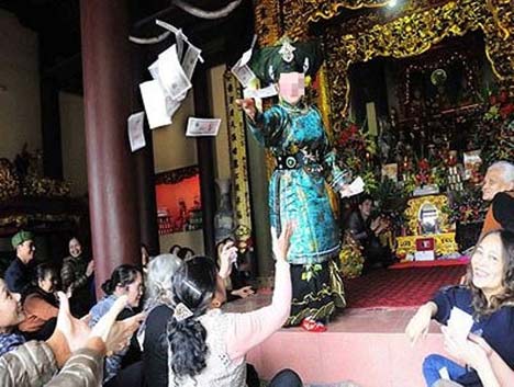 &#34;Đồng cô, bóng cậu&#34; và những màn kịch lừa đảo - 1