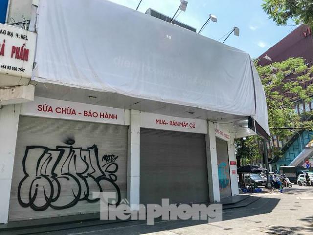 Tin tức trong ngày - Chuỗi cửa hàng Nhật Cường "phủ bạt, che biển" sau hơn một tháng ông chủ bỏ trốn