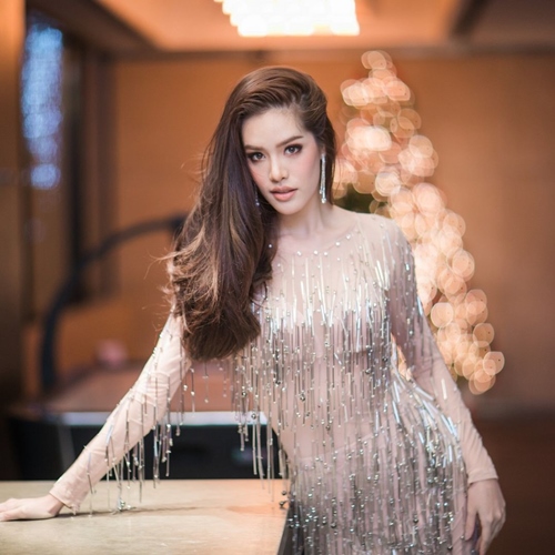 Vòng eo cuộn múi hiếm có khó tìm của cựu Hoa khôi thiếu nữ Thái Lan - 1