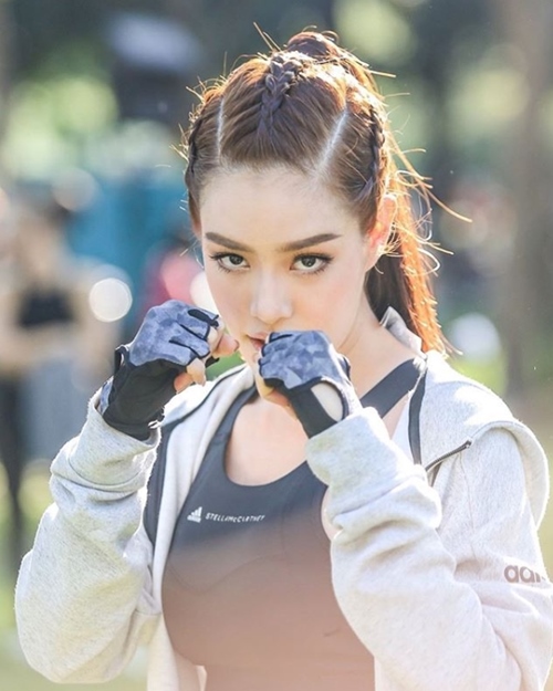 Vòng eo cuộn múi hiếm có khó tìm của cựu Hoa khôi thiếu nữ Thái Lan - 3