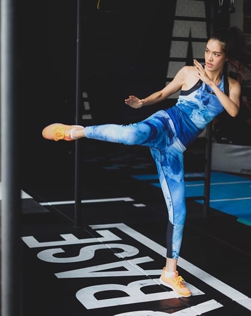 Vòng eo cuộn múi hiếm có khó tìm của cựu Hoa khôi thiếu nữ Thái Lan - 6