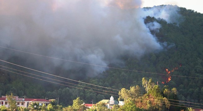 Nóng trong tuần: Chưa thể dập tắt vụ cháy rừng khủng khiếp đã 3 ngày ở Hà Tĩnh - 1