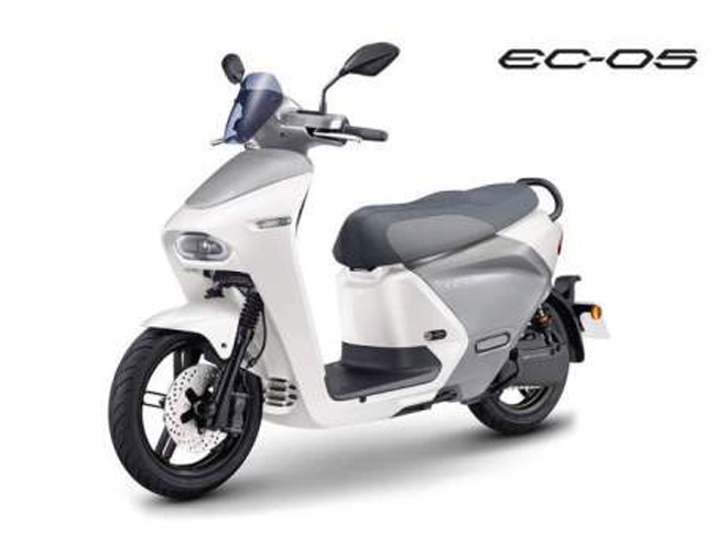 Chính thức chốt giá bán xe ga điện mới Yamaha EC-05 - 4