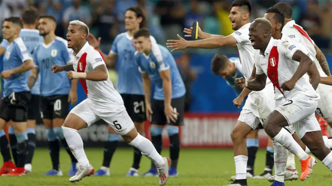 Uruguay - Peru: 3 lần mừng hụt, siêu sao gây đại họa (Tứ kết Copa America) - 1