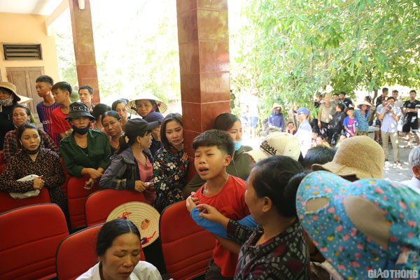 Vụ chìm tàu ở biển Hải Phòng: Thợ lặn rút lui, quê nhà &#34;đứt từng khúc ruột&#34; - 3