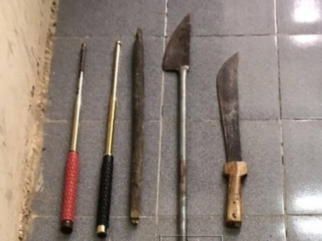 Pháp luật - 25 thiếu niên lập nhóm, dùng hung khí truy sát đối thủ trên phố