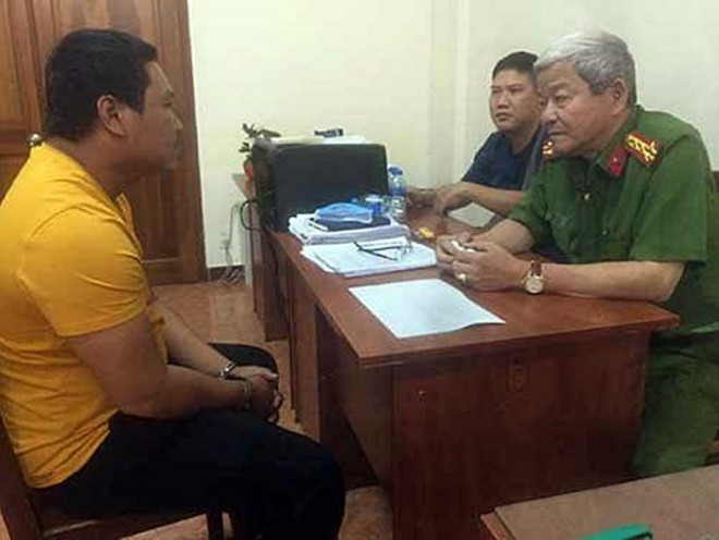 Đấu tranh, khai thác hung thủ (Ảnh CQĐT CC)