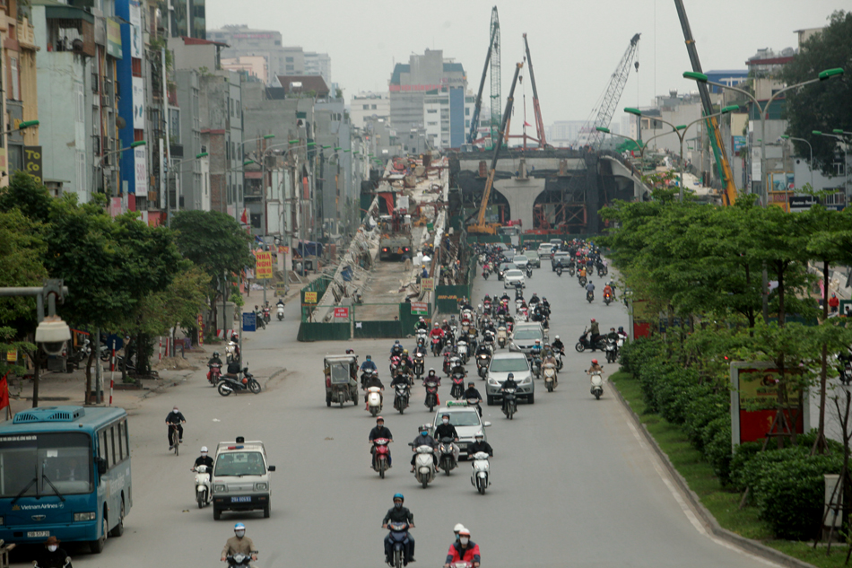 Đường phố Hà Nội, TP.HCM &#34;vắng như Tết&#34; trong ngày đầu thực hiện cách ly toàn xã hội - 13