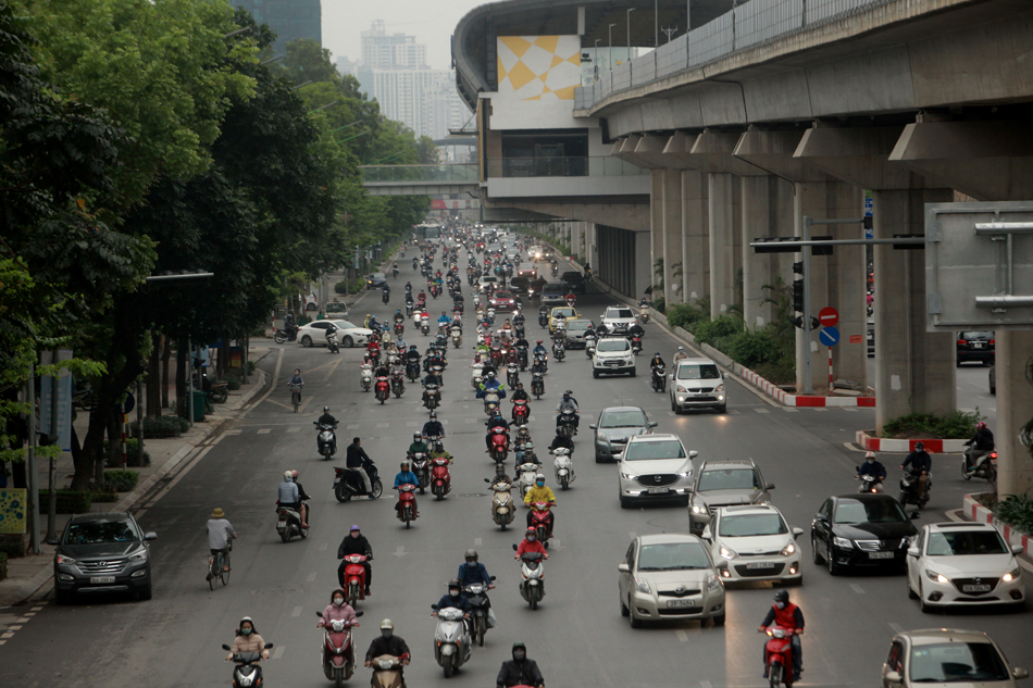 Đường phố Hà Nội, TP.HCM &#34;vắng như Tết&#34; trong ngày đầu thực hiện cách ly toàn xã hội - 23