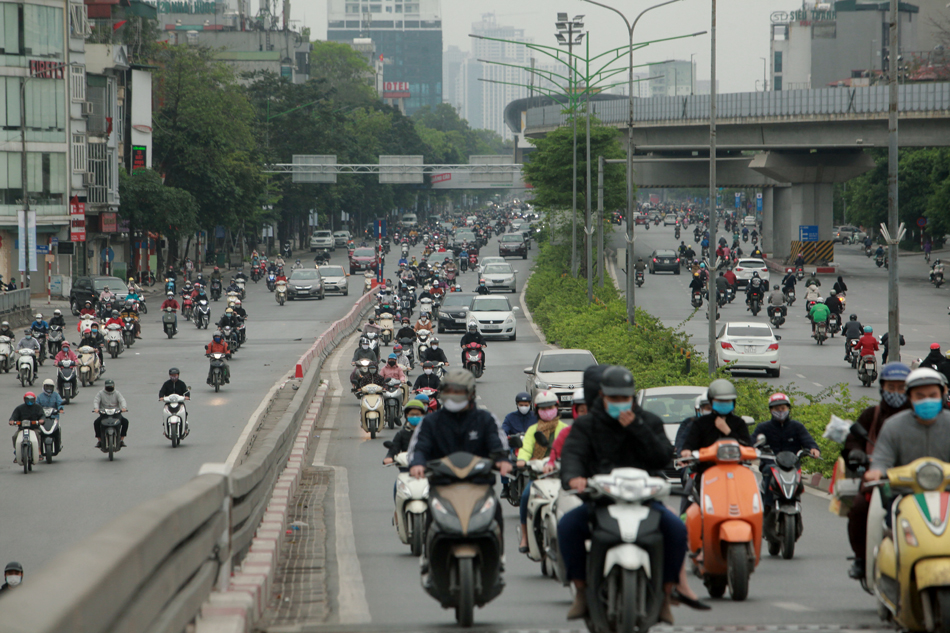 Đường phố Hà Nội, TP.HCM &#34;vắng như Tết&#34; trong ngày đầu thực hiện cách ly toàn xã hội - 22