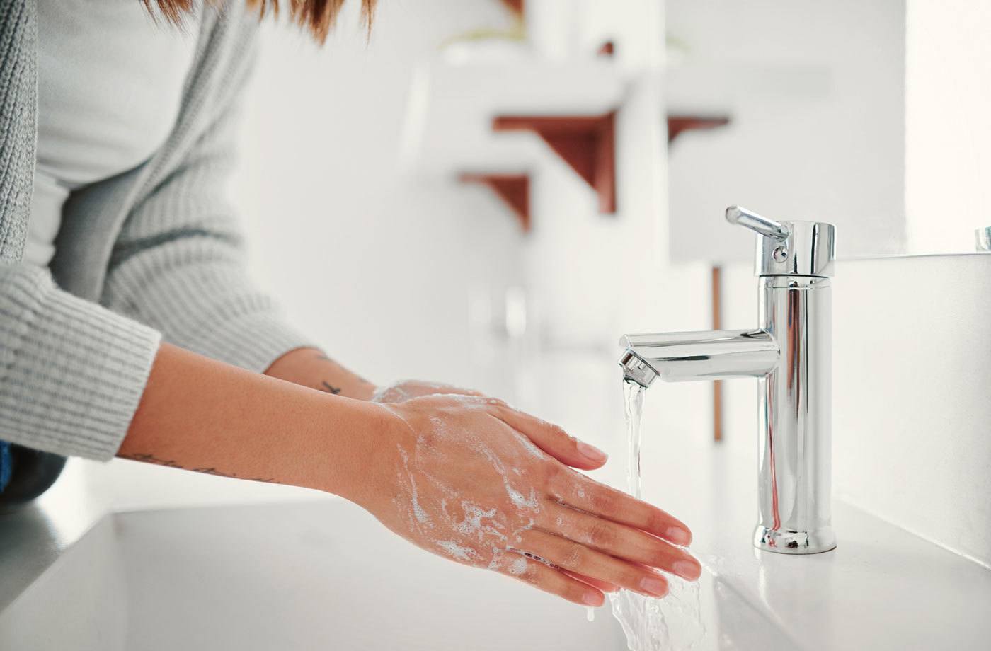 Bí quyết rửa chục lần mỗi ngày mà da tay vẫn mềm mại - 1