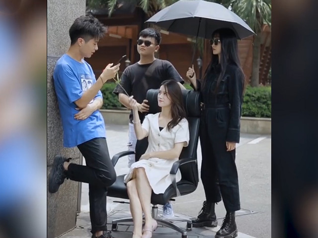 Video Clip Cười - Vất vả cực khổ giúp đứa bạn thân FA... "thoát ế"