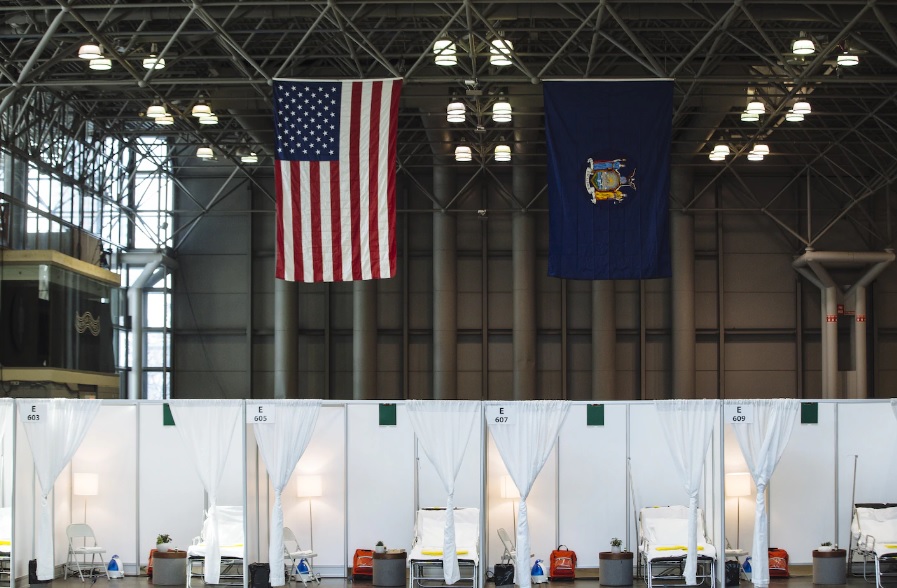 Bệnh viện tạm thời&nbsp;đặt trong trung tâm tổ chức sự kiện&nbsp;Jacob Javits ở thành phố New York, Mỹ.