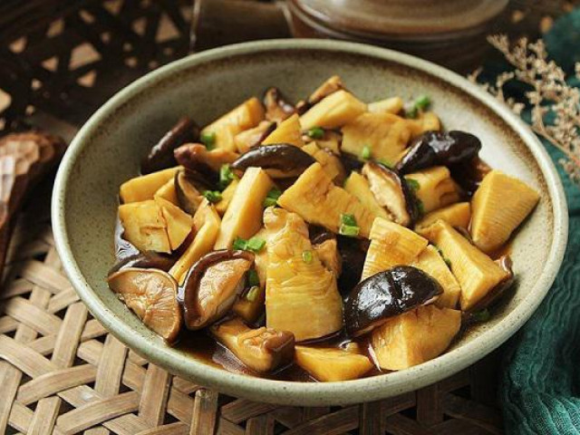 Ẩm thực - Không cần thịt, măng đem xào với thứ này đảm bảo vừa lạ lại vừa ngon