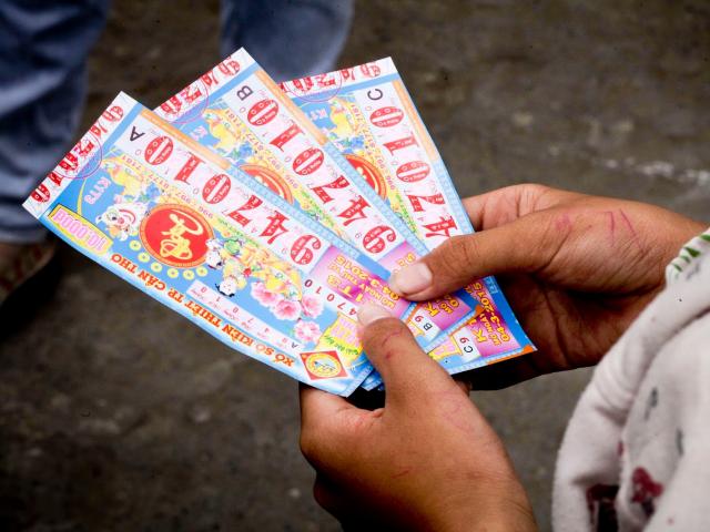 Tin tức trong ngày - Bến Tre hỗ trợ hơn 5.000 người bán vé số bị ảnh hưởng do dịch Covid-19