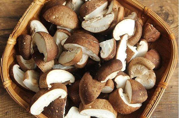 Không cần thịt, măng đem xào với thứ này đảm bảo vừa lạ lại vừa ngon - 2