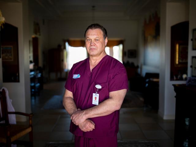 Thế giới - Bác sĩ tại Mỹ phải đấu tranh để được đeo khẩu trang trong dịch Covid-19