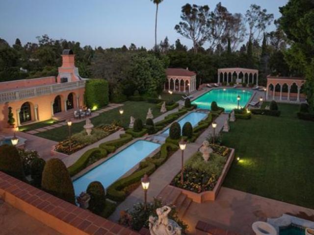 Kinh doanh - Căn biệt thự "khủng" rao bán mãi vẫn... "ế", biết lý do mới ngã ngửa