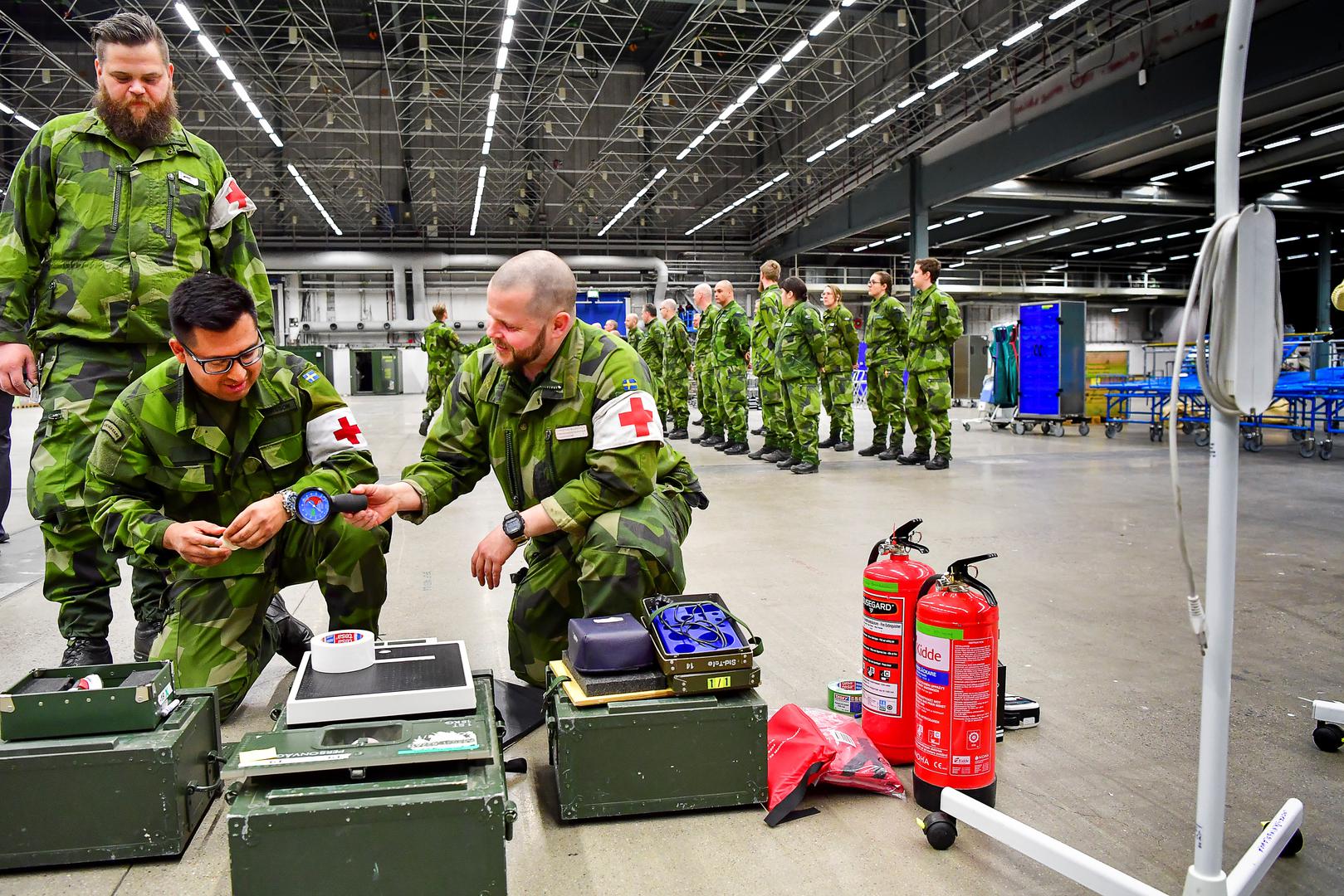 Quân đội Thụy Điển đang xây dựng một bệnh viện dã chiến chống dịch Covid-19 (ảnh: NBC)
