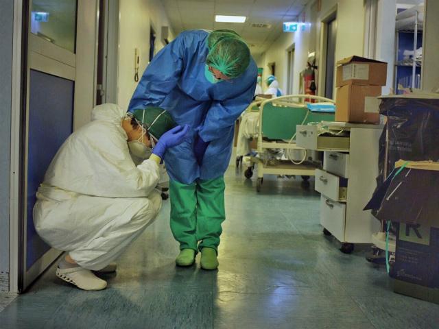 Đang ”quay cuồng” chống Covid-19, các bệnh viện châu Âu lại đối mặt mối nguy cận kề