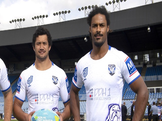 Thể thao - 2 SAO bóng bầu dục "vui vẻ" với nữ sinh: CLB thiệt hại 47 tỷ đồng