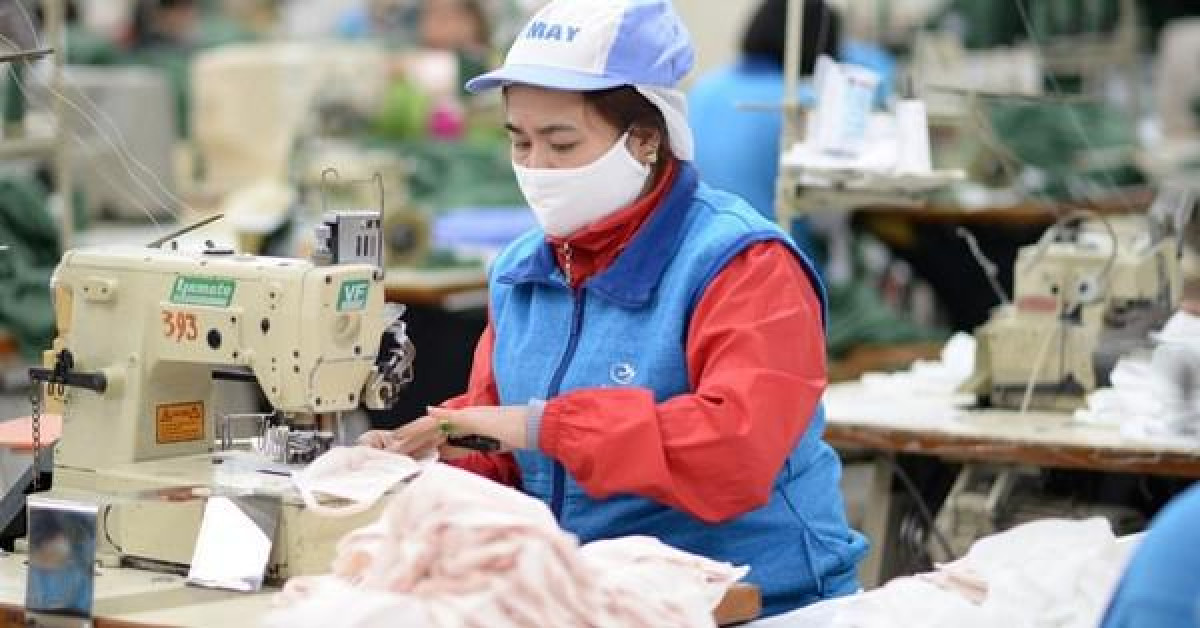 Kinh doanh - Người lao động nguy cơ mất việc vì Covid-19, doanh nghiệp xoay xở để trả lương