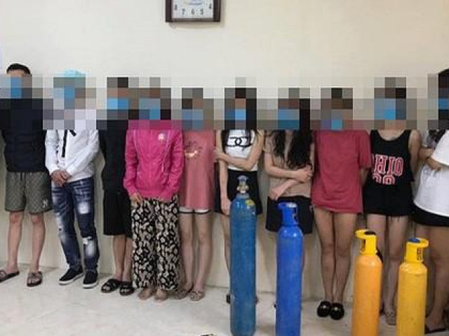 Pháp luật - Bất chấp lệnh cấm, quán karaoke vẫn cho 4 nam, 7 nữ "quẩy" thâu đêm