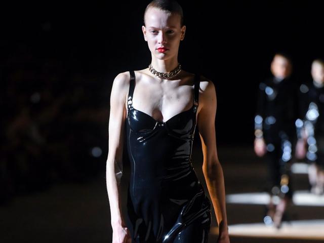 Thời trang - Da latex: Biểu tượng của nhục cảm trong thời trang