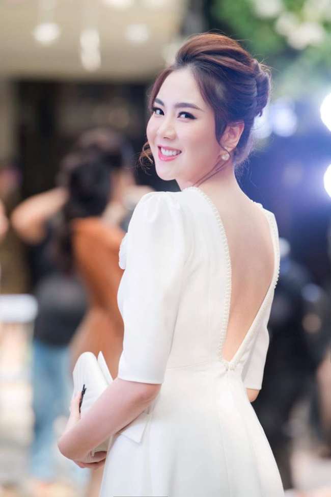 Sau 5 năm gắn bó với công việc biên tập viên thời tiết, Mai Ngọc chuyển sang dẫn chương trình Ban Thời sự từ ngày 1.1.2019. Dù có nhiều đắn đo nhưng nhận thấy đây thật sự là một cơ hội để thực hiện ước mơ nên Mai Ngọc chọn cách thử thách bản thân với công việc mới.
