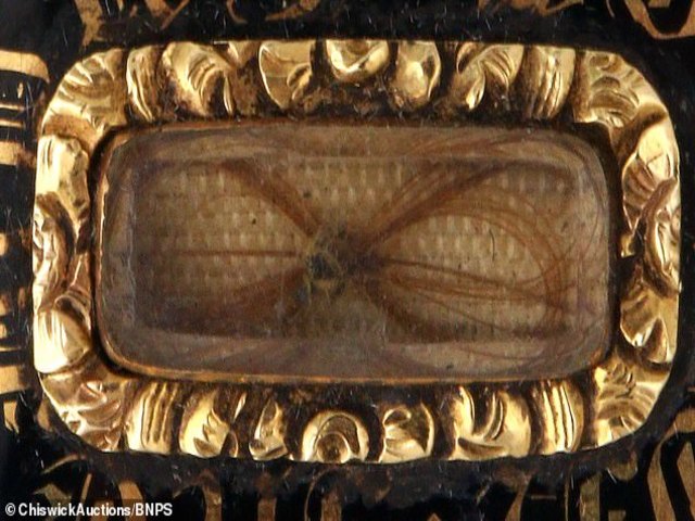 Thị trường - Tiêu dùng - Bí mật bất ngờ, chỉ vài sợi tóc đem bán được giá hơn nửa tỷ