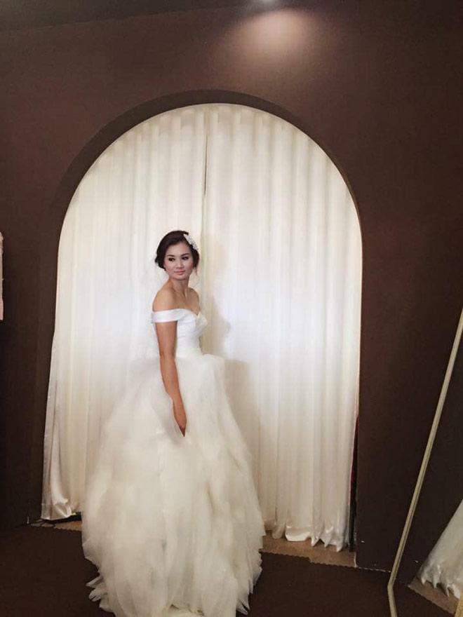 Người đẹp Kim Huệ diện váy cưới và bất ngờ tuyển chú rể thông qua Facebook