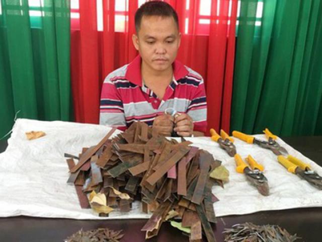 Pháp luật - Bị cảnh sát bắt quả tang, "đinh tặc" khai mỗi ngày "bẫy" được 6 xe máy
