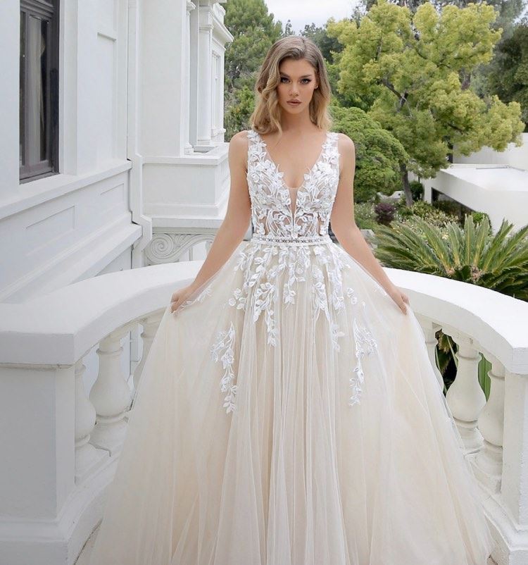 Vì sao những chiếc váy cưới này dễ biến cô dâu thành thảm họa thời trang - 7