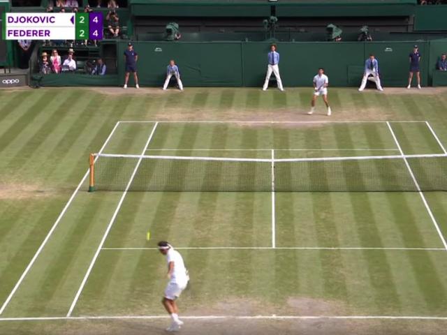 Thể thao - Federer đánh "xoáy má ngoài" như Carlos, Djokovic chỉ biết lau mồ hôi