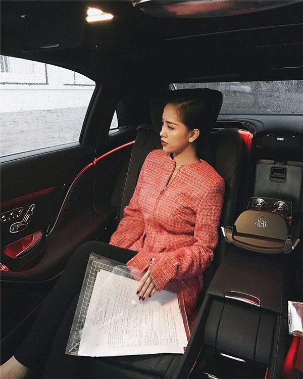 Chị dâu Bảo Thy còn sở
hữu xế hộp riêng 15 tỷ