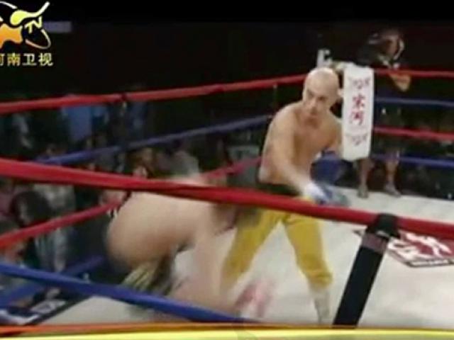 Thể thao - "Đệ nhất Thiếu Lâm" tung đòn đấm đặc nhiệm Mỹ bay khỏi võ đài